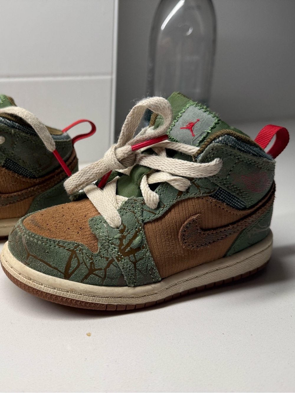 Jordan Kids Low-Top Sneakers in Green, Brown and Cream